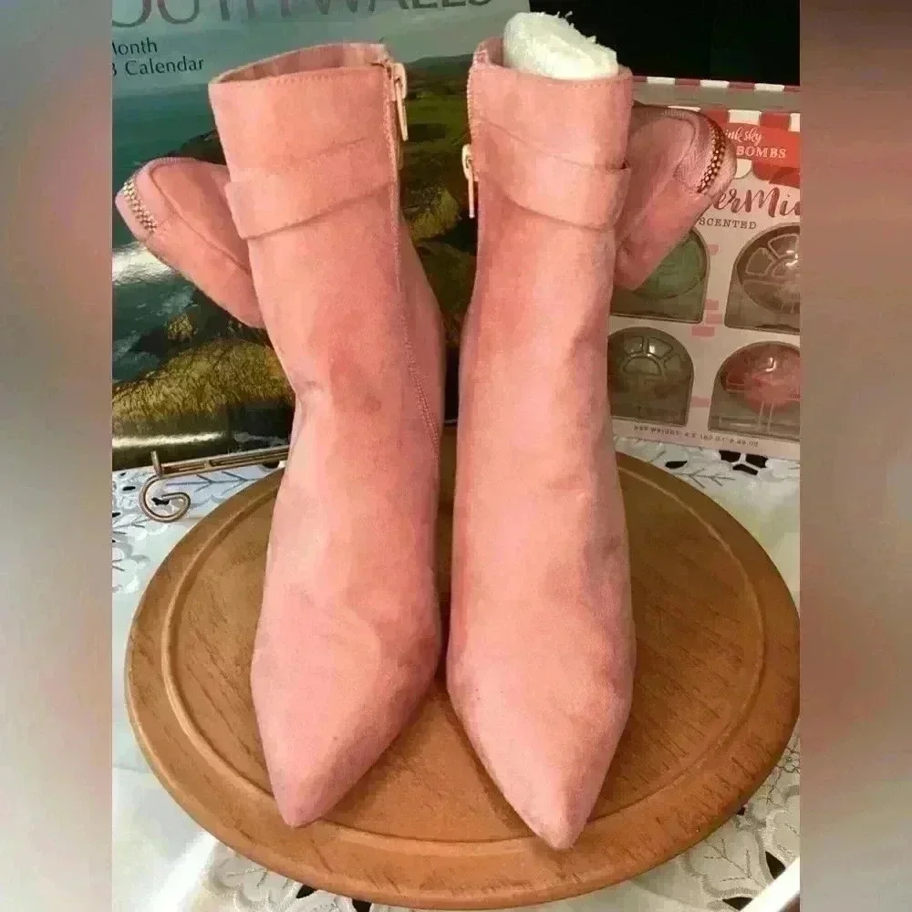 Rouge Helium NWOT Pink high heel booties with little zipper pouch Size 6.5barbie